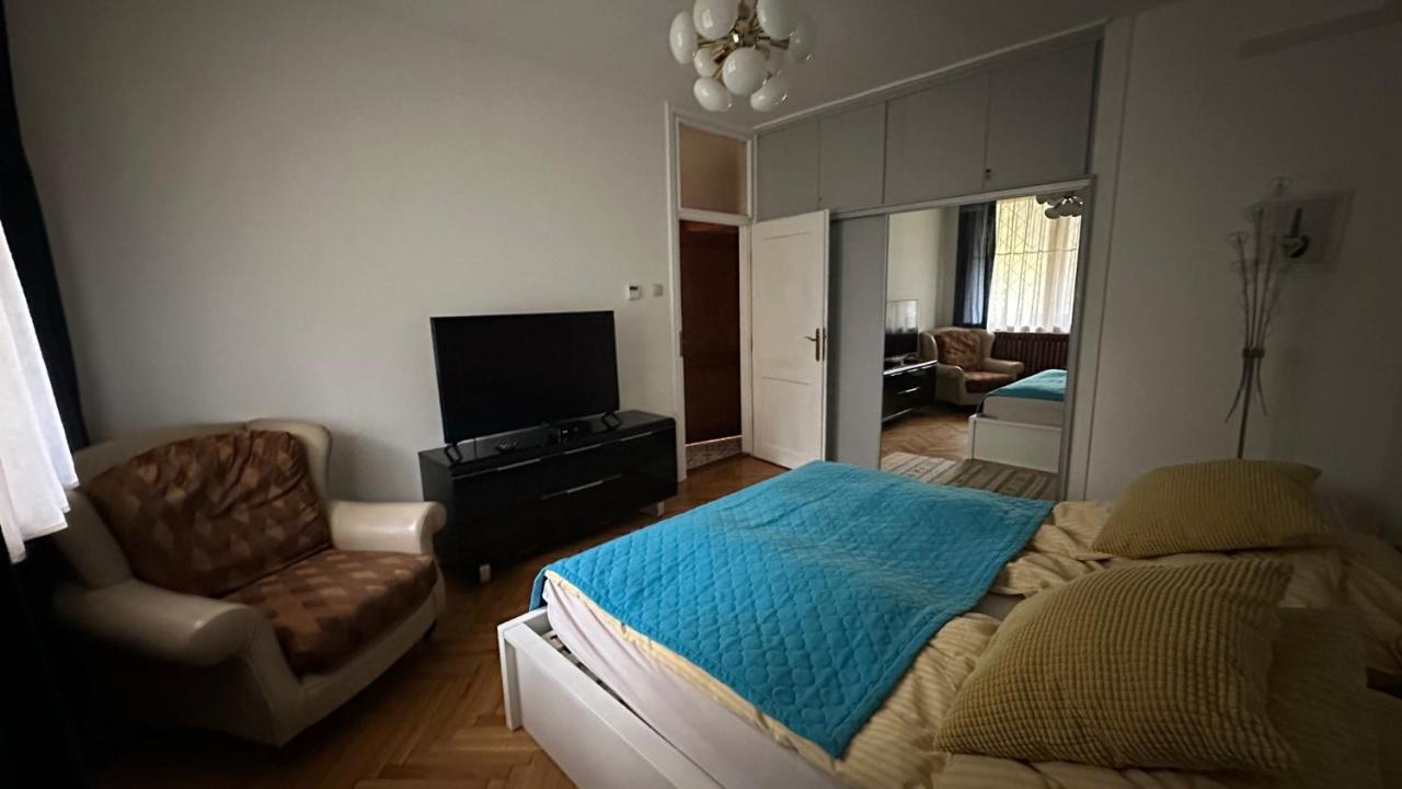 Cosy Apartman In Green Buda Budapeste Exterior foto